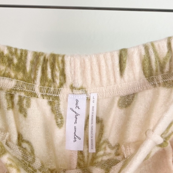 NWT Urban Outfitters Out From Under Edith Floral Fleece Lounge Pants - Picture 6 of 7